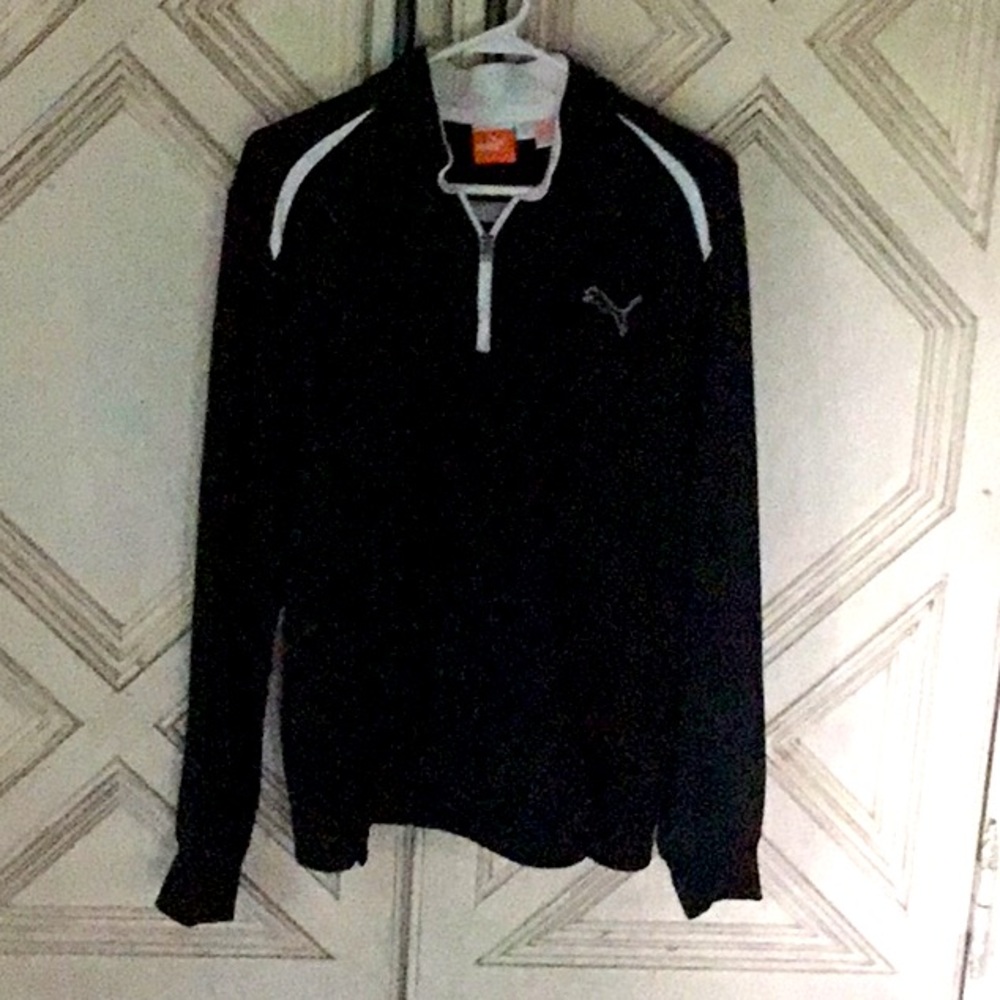 Mens like new three-quarter zip up pulled over.
